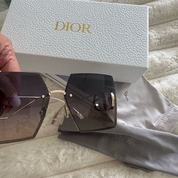 Christian Dior square Sunglasses in Current style - Picture 13 of 16